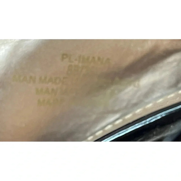 BCBG GENERATION BLACK PATENT LEATHER WEDGE WOMEN'S SIZE 8 - Picture 13 of 13